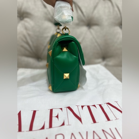 NWT Valentino Garavani Large Leather Roman Stud Shoulder Bag - Picture 7 of 11